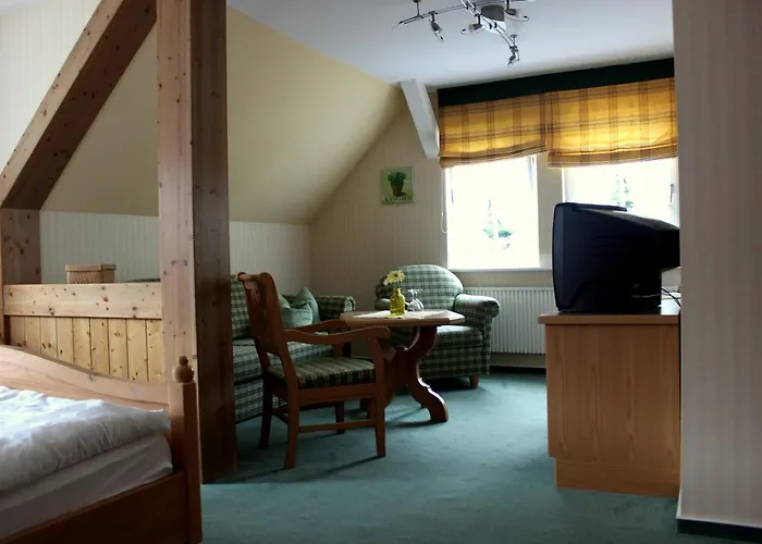 Zur Hohen Hunau אורחן *